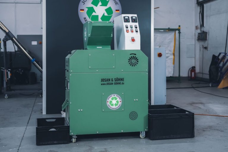 E30 Kabelgranulieranlage von JOSAN & SÖHNE ansehen Die E30 ist perfekt für den Einstieg ins professionelle Kupferrecycling. Sie verarbeitet Kabel sicher, effizient und CE-geprüft.